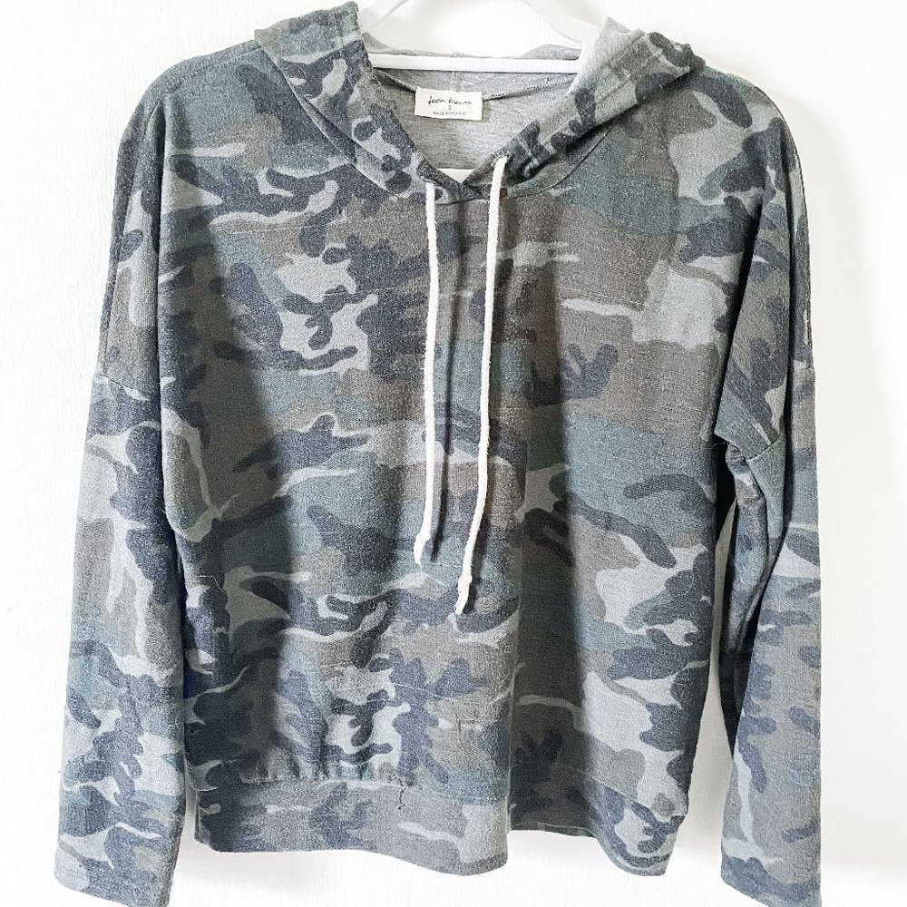 Small Camo Hoodie - Free Kisses